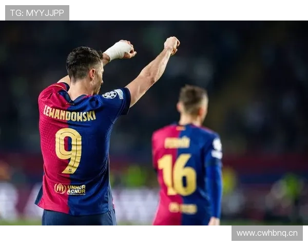 莱万与法尔考：全能前锋和禁区终结者的进攻结构差异分析