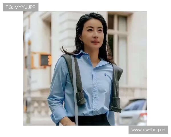 傅园慧又穿百元T挑战名媛派对，感觉她和豪门真是两个世界啊！