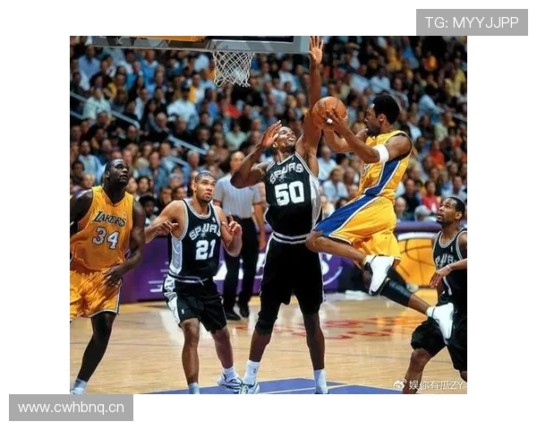 蒂姆·邓肯内线高效背打拉开关键防守差距